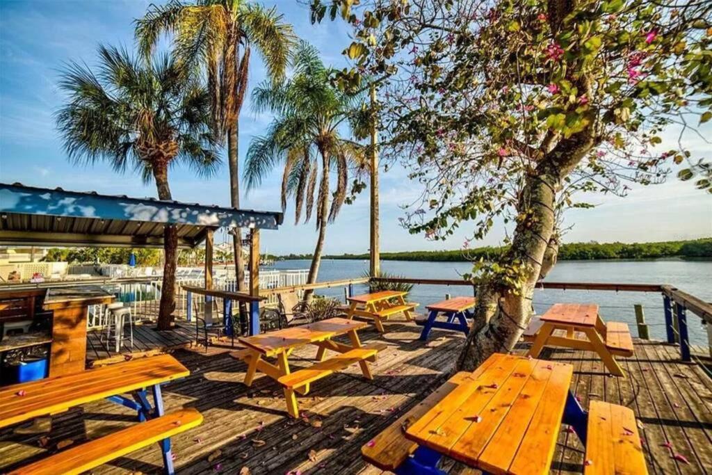 Bay View, Studio206, Beach Steps Away! Pool+Wifi Ruskin Bagian luar foto