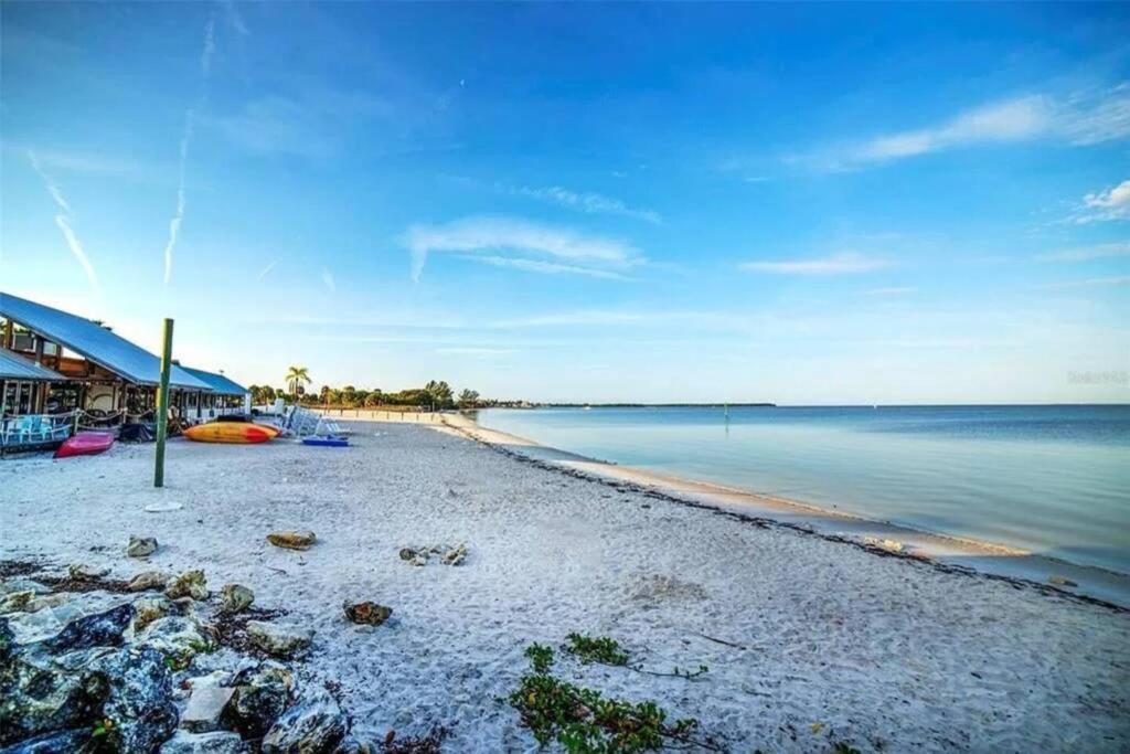 Bay View, Studio206, Beach Steps Away! Pool+Wifi Ruskin Bagian luar foto