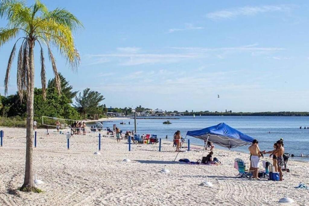 Bay View, Studio206, Beach Steps Away! Pool+Wifi Ruskin Bagian luar foto