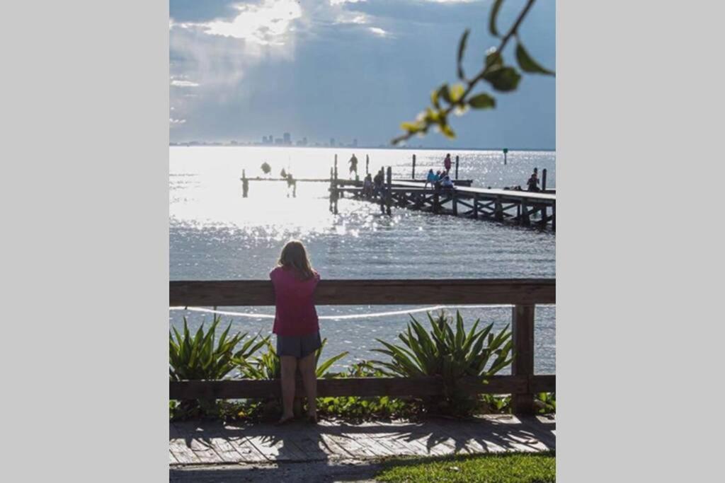 Bay View, Studio206, Beach Steps Away! Pool+Wifi Ruskin Bagian luar foto