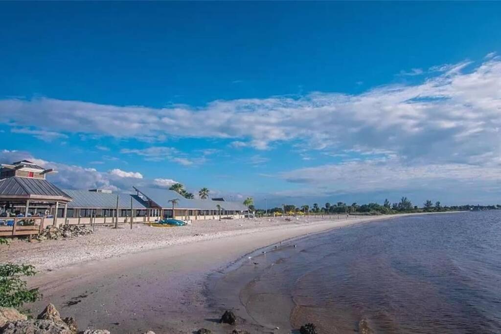 Bay View, Studio206, Beach Steps Away! Pool+Wifi Ruskin Bagian luar foto