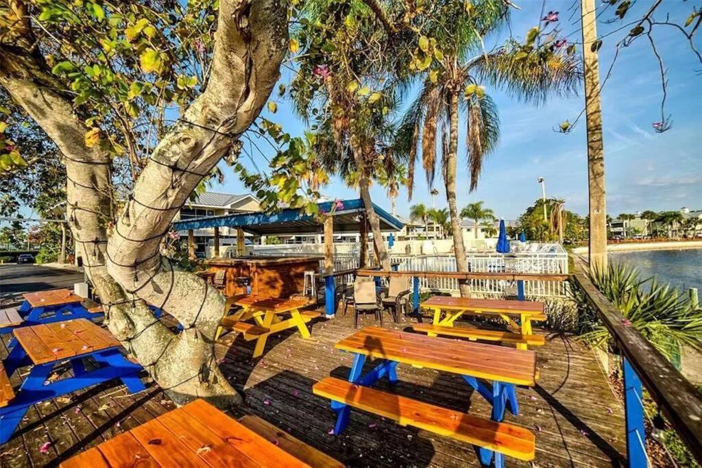 Bay View, Studio206, Beach Steps Away! Pool+Wifi Ruskin Bagian luar foto
