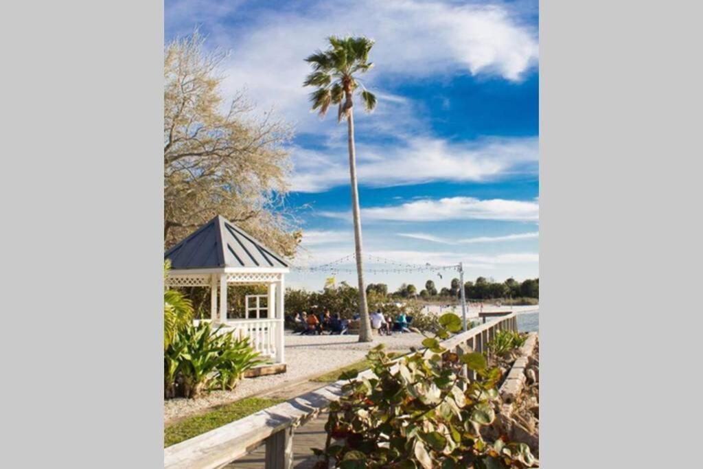 Bay View, Studio206, Beach Steps Away! Pool+Wifi Ruskin Bagian luar foto