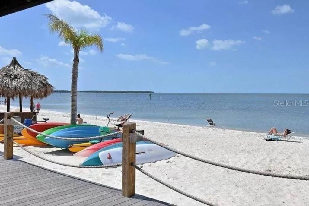 Bay View, Studio206, Beach Steps Away! Pool+Wifi Ruskin Bagian luar foto