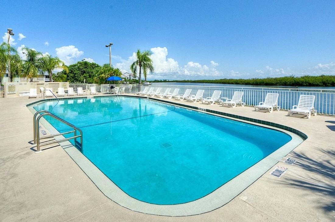 Bay View, Studio206, Beach Steps Away! Pool+Wifi Ruskin Bagian luar foto