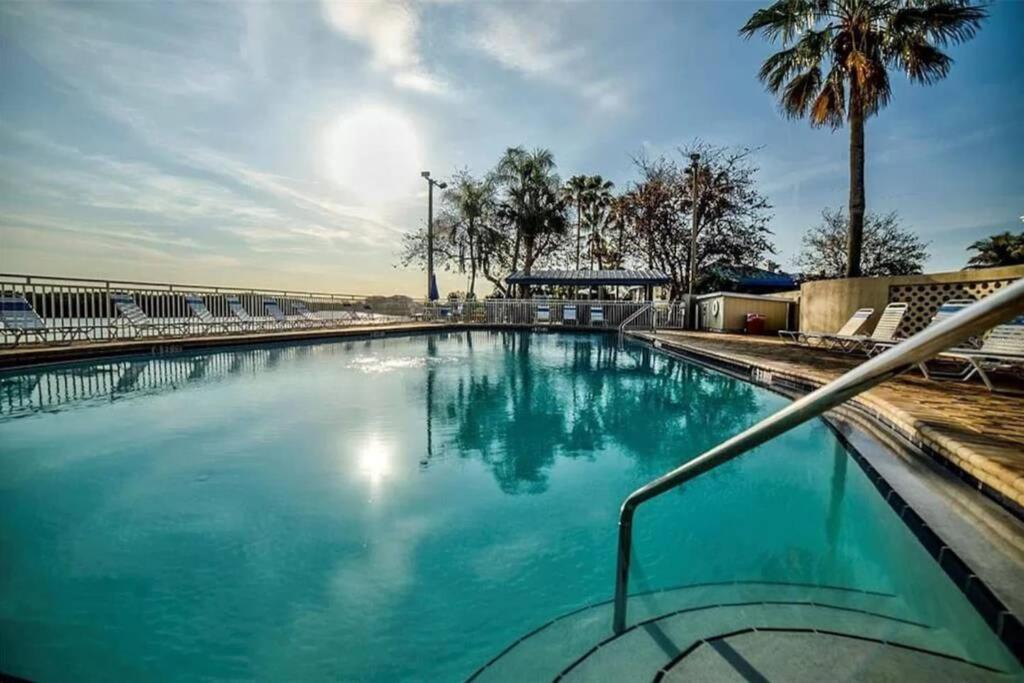 Bay View, Studio206, Beach Steps Away! Pool+Wifi Ruskin Bagian luar foto