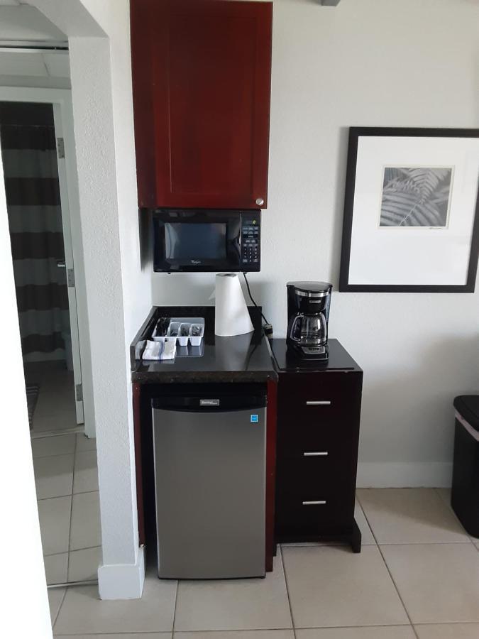 Bay View, Studio206, Beach Steps Away! Pool+Wifi Ruskin Bagian luar foto